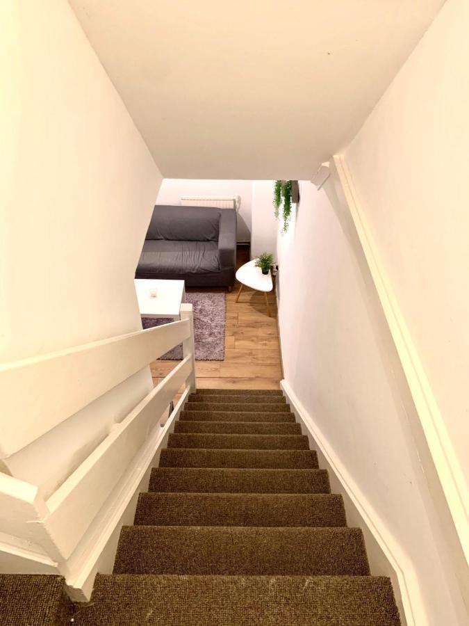Private Bedrooms In A Flat! Home Away From Home! Shared Bathroom London Exterior photo