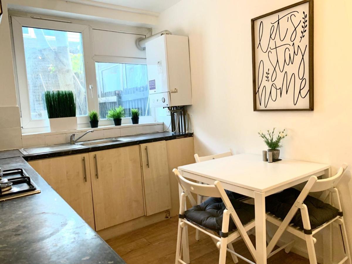 Private Bedrooms In A Flat! Home Away From Home! Shared Bathroom London Exterior photo