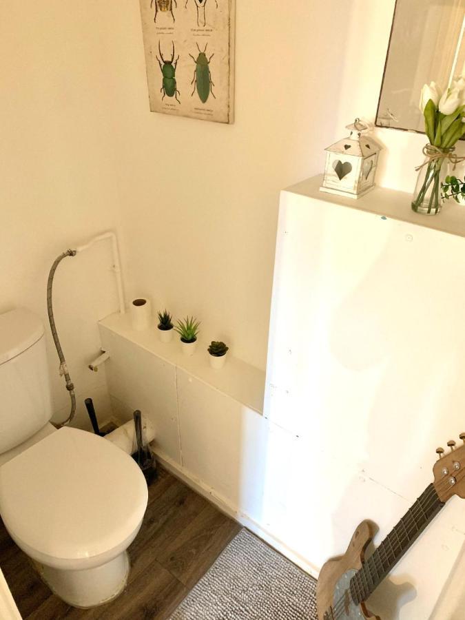 Private Bedrooms In A Flat! Home Away From Home! Shared Bathroom London Exterior photo