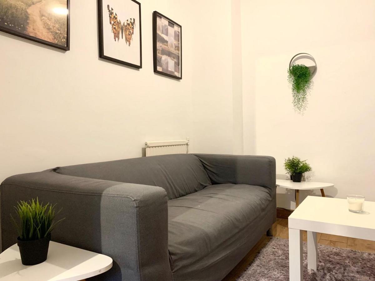 Private Bedrooms In A Flat! Home Away From Home! Shared Bathroom London Exterior photo